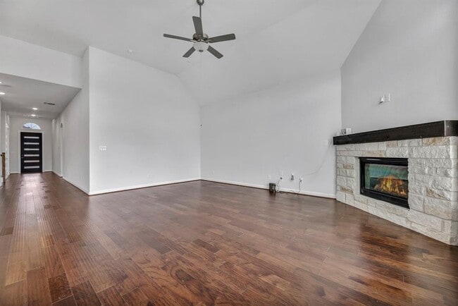 Building Photo - 252 Sabino Dr