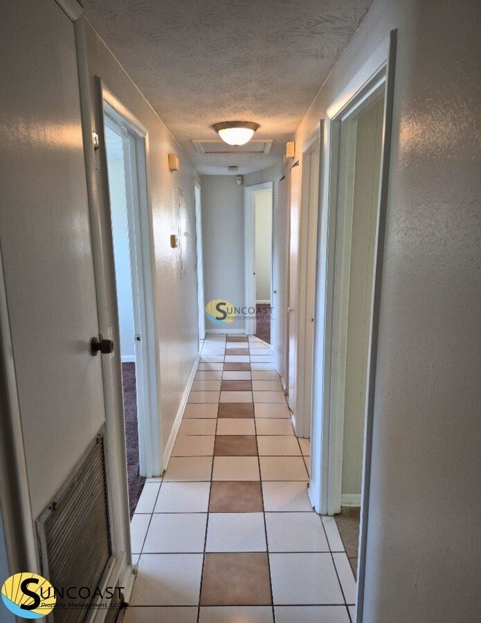 Building Photo - 454 Gano Ct