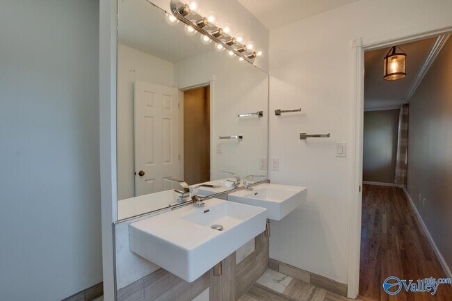 Building Photo - 501 Brenda Dr