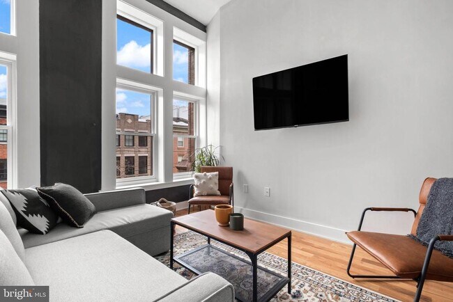 Building Photo - 1221 4 St