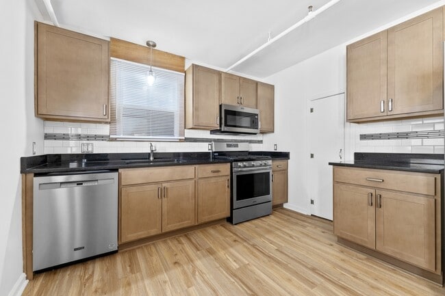 Building Photo - 2964 W Jefferson Ave