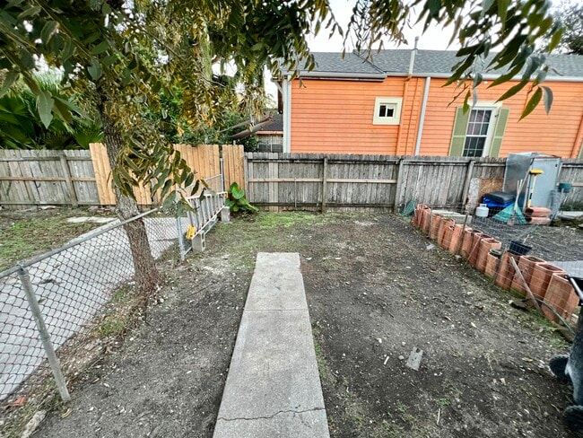 Building Photo - 3430 Dryades St