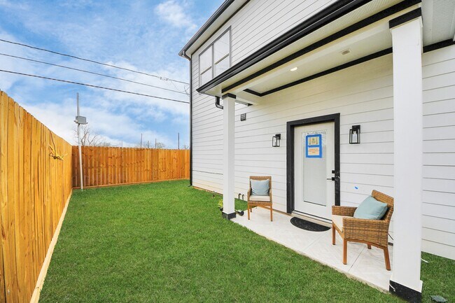 Building Photo - 8815 Edgar St