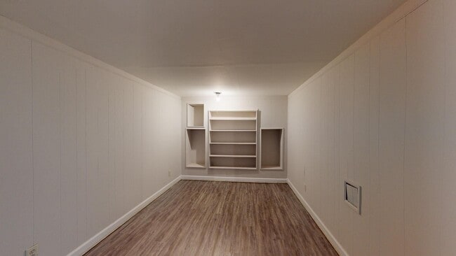 Building Photo - Ranch home close to Parkway