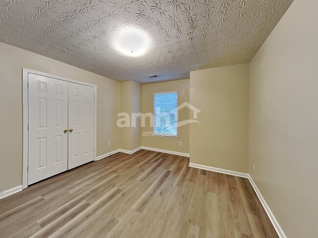 Building Photo - 409 Kirkland Dr