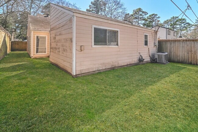 Building Photo - 13010 Ravensway Dr