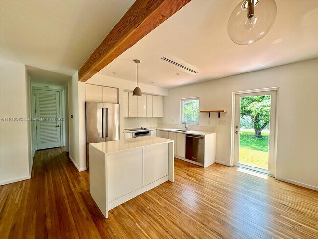 Building Photo - 630 Cardinal St