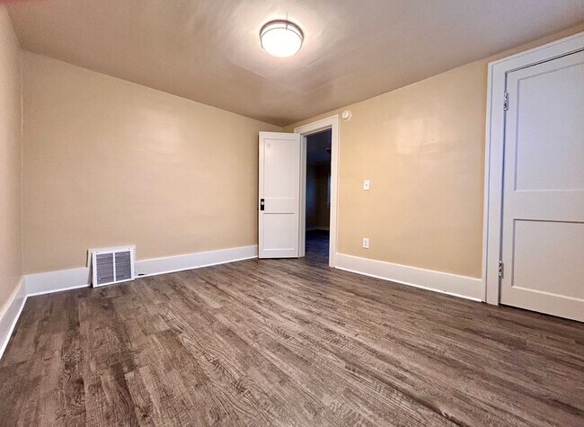 Building Photo - Three Bedroom Home in Northeast Grand Rapids