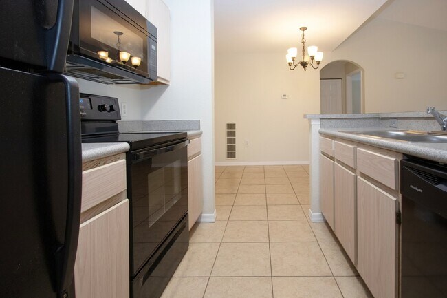 Building Photo - 2 Bedroom Condo W/ Garage in Lakewood Ranch