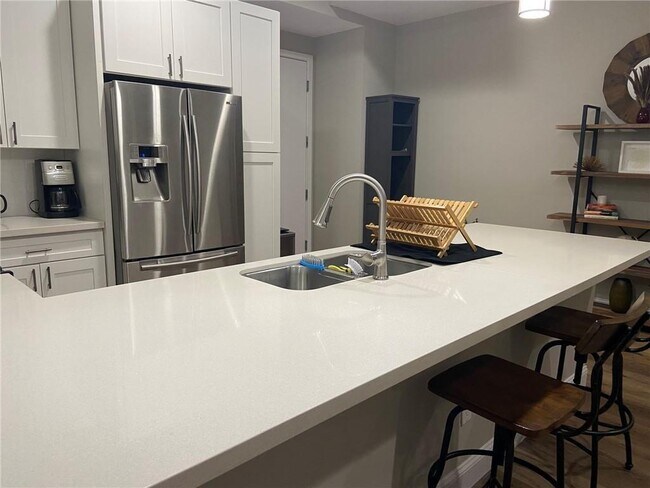 Building Photo - 507 Sabine St