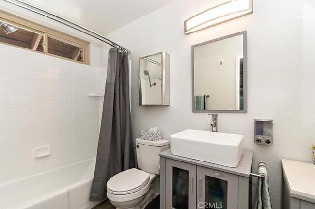 Building Photo - 11043 Country View Dr