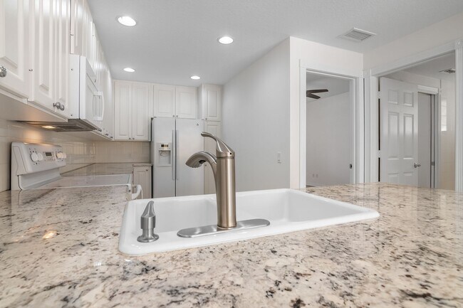 Building Photo - 28608 Alessandria Cir