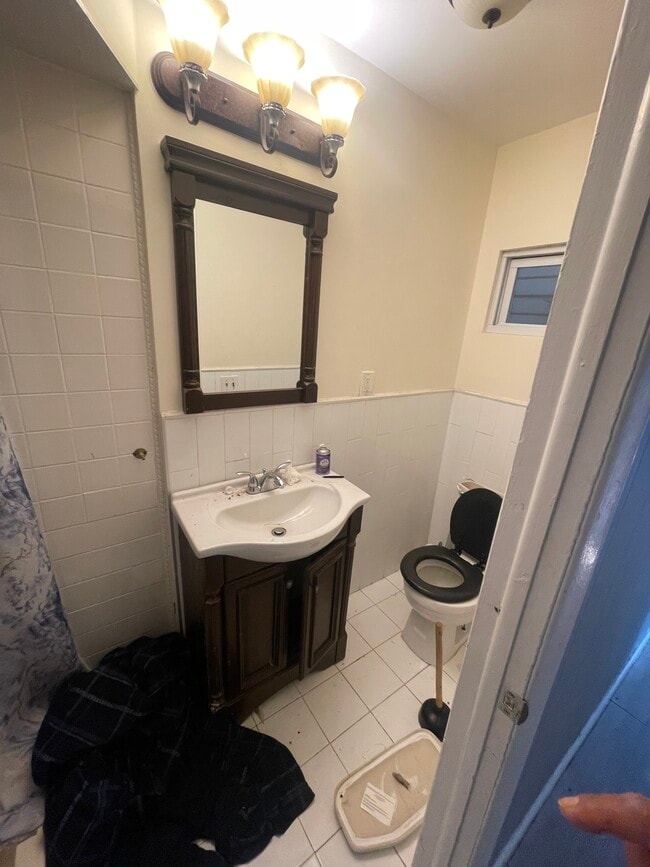 Building Photo - 921-923 Roosevelt St