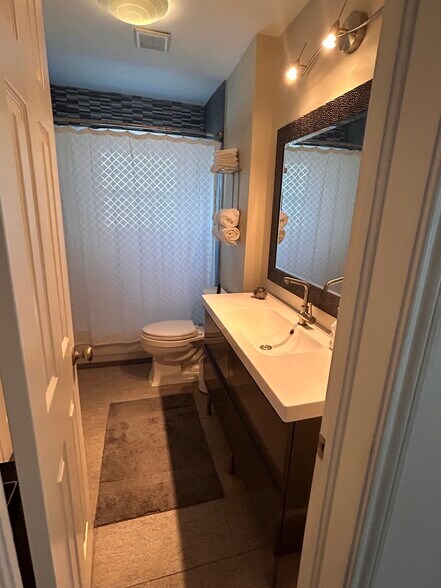 Building Photo - 5027 Wenonah Dr