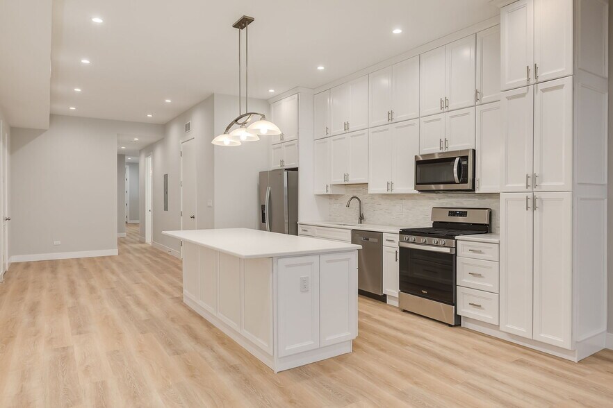 kitchen - 864 N State St