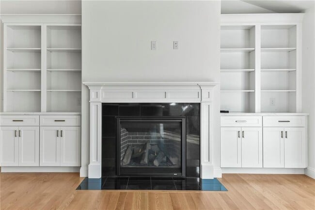 Building Photo - 95 Honeysuckle Rd