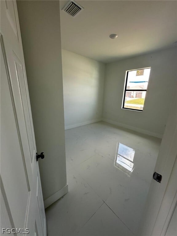 Building Photo - 465 Petite Ave