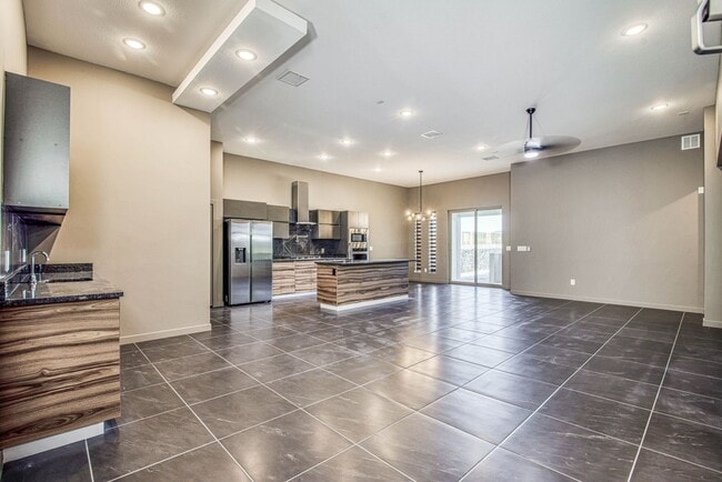 Building Photo - Beautiful East side House 4 bed-2.5 baths, part of The Overlook Casa Club that includes Swimming ...