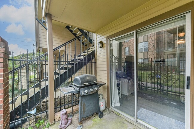 Building Photo - 2121 Hepburn St