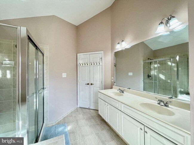 Building Photo - 1030 Grand Oak Way