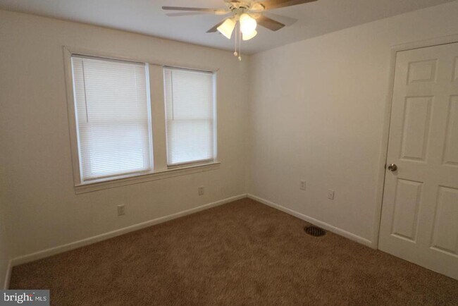 Building Photo - 506 Ridgeway St