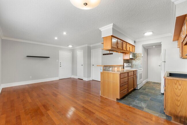 Building Photo - 2750 Holly Hall St