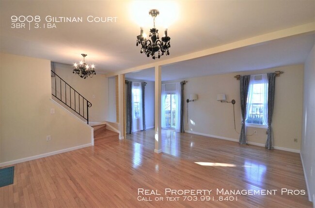 Building Photo - Charming End Unit by Huntsman Lake!