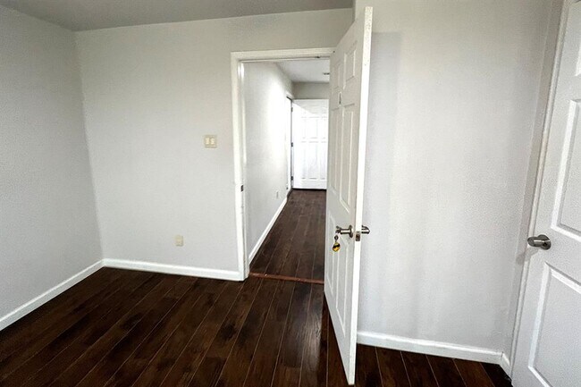 Building Photo - 3831 Cosby St