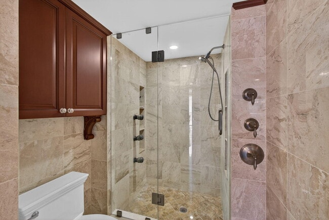 Building Photo - 3400 N Ocean Dr