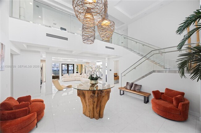 Building Photo - 513 Palm Dr