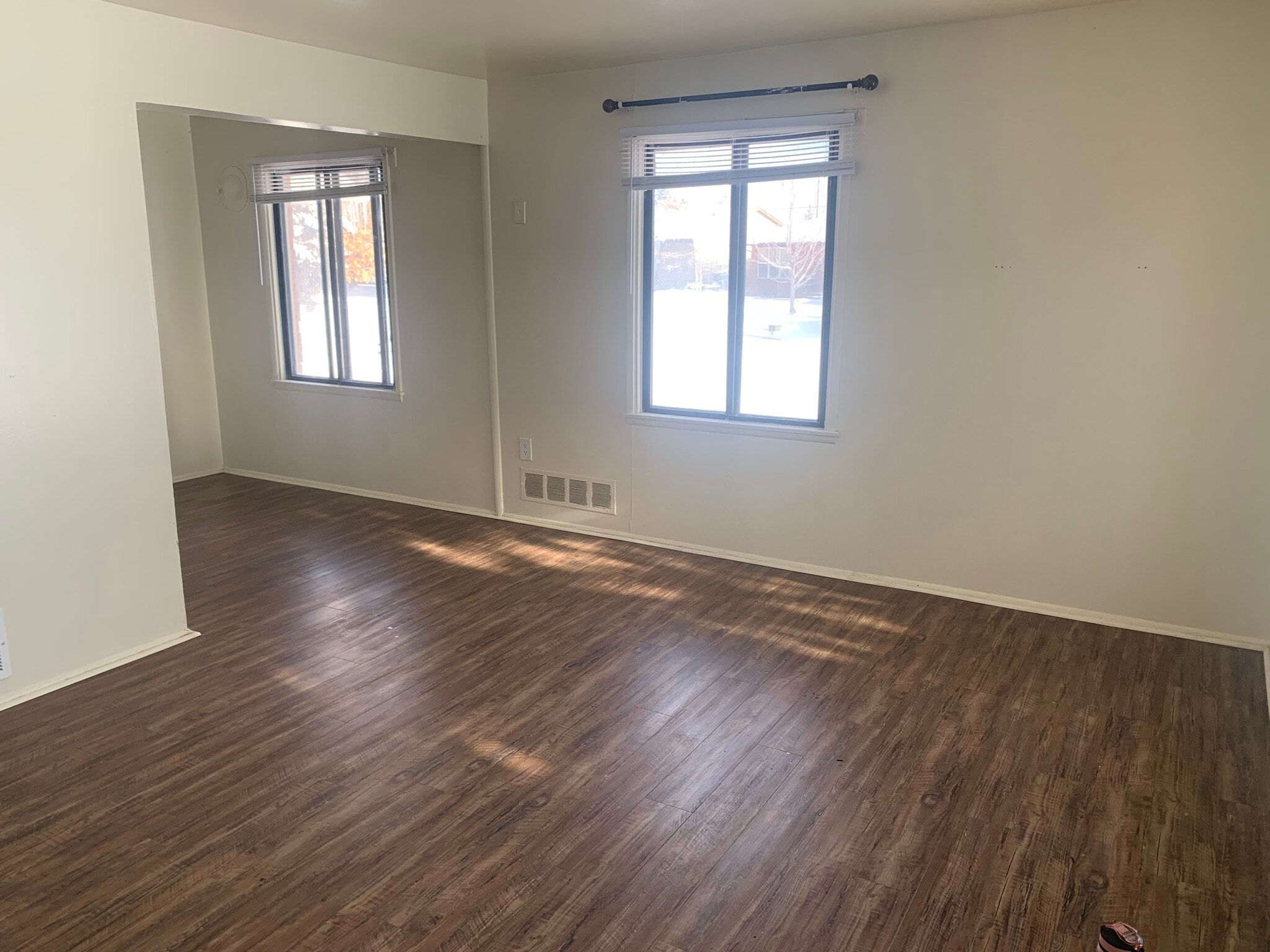 Building Photo - 680 Lincoln Dr