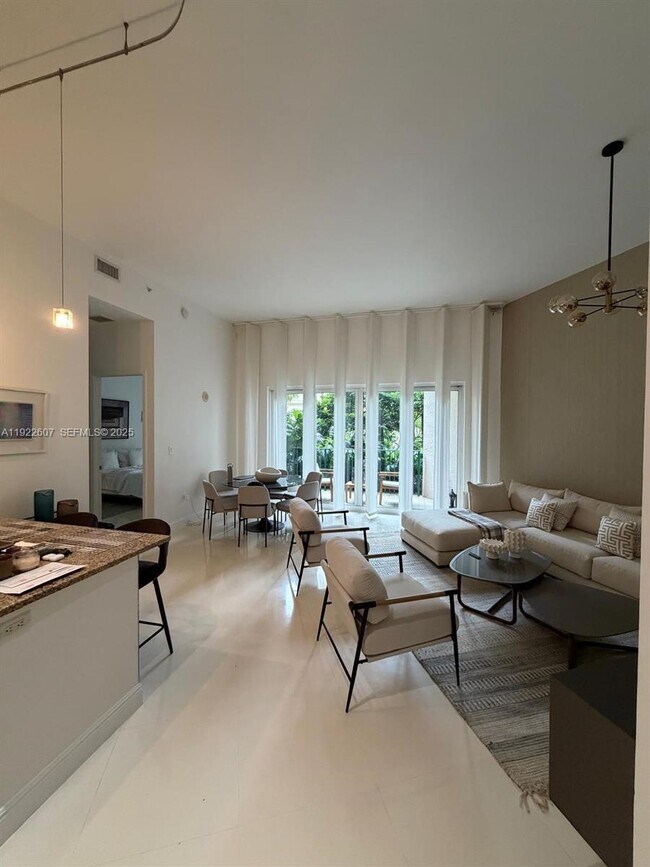 Building Photo - 19900 E Country Club Dr