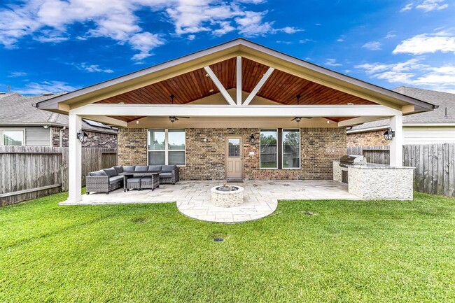 Building Photo - 24622 Royal Pike Dr