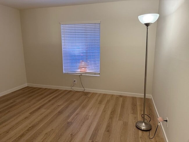 Building Photo - Irvine 2 bedroom with Upgrades