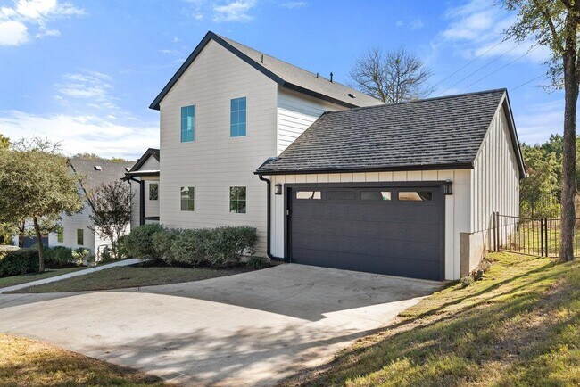 Building Photo - 3018 Sunridge Dr