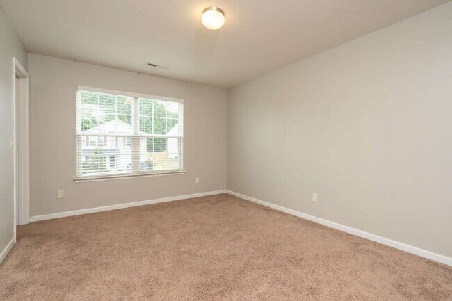 Building Photo - Available July 10th! Immaculate 3-Bedroom Home with Modern Updates