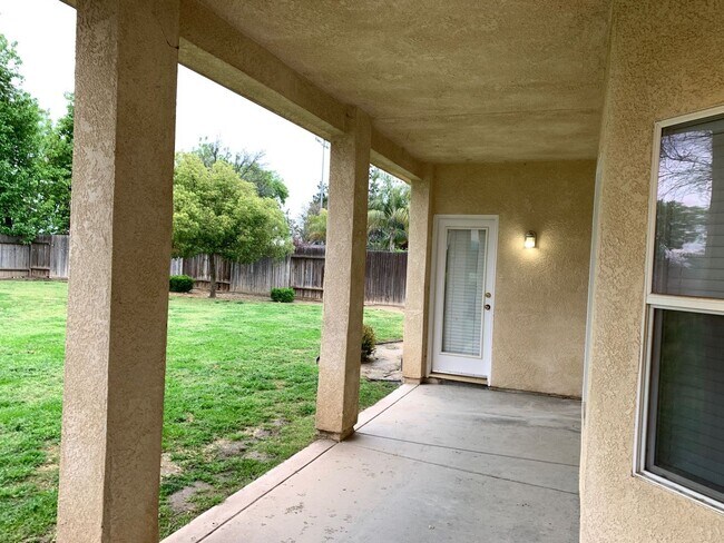 Building Photo - Beautiful 4 bed home in Northwest Bakersfi...