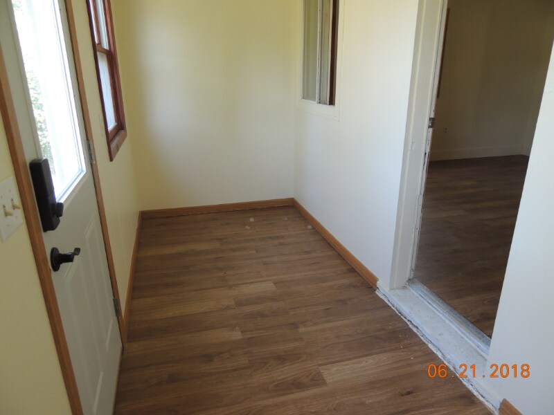 Building Photo - 208 4th Ave W