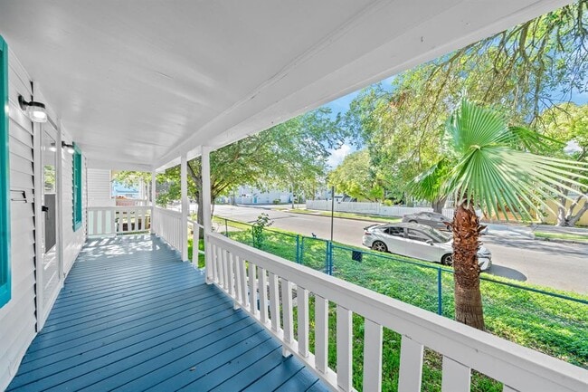 Building Photo - 2823 Bernardo De Galvez Ave