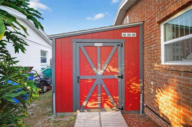 Building Photo - 11761 80th Ave