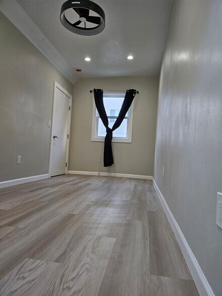 Building Photo - 1175 N Normandie Ave