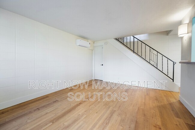 Building Photo - 926 S Curtis Rd
