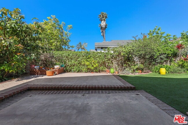 Building Photo - 6501 Bradley Pl