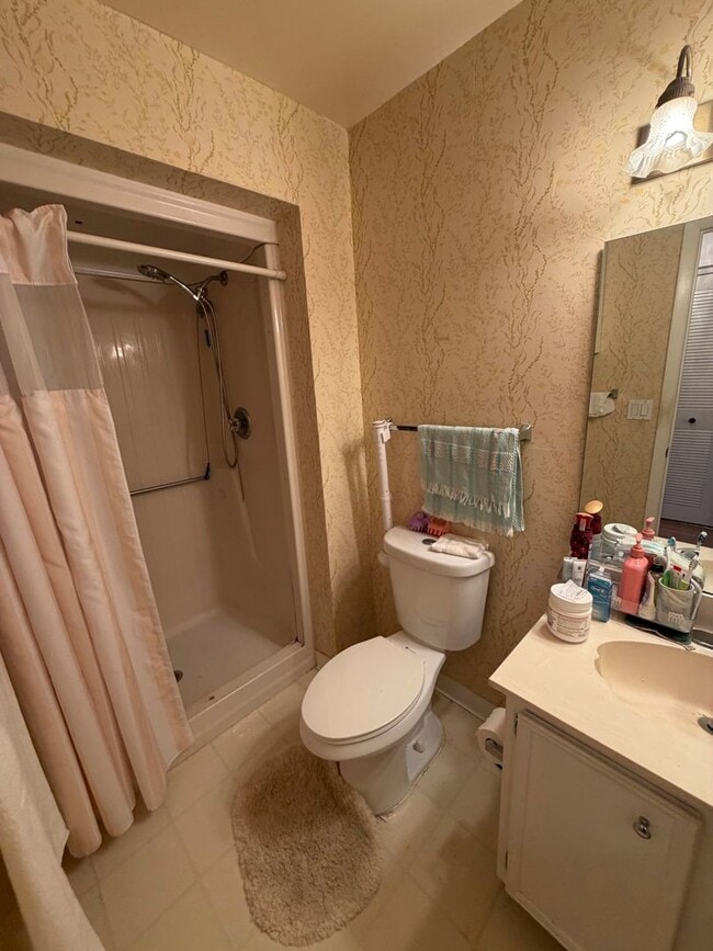 Building Photo - Fully Furnished 2 Bedroom , 2 Bathroom 2nd Floor Condo.