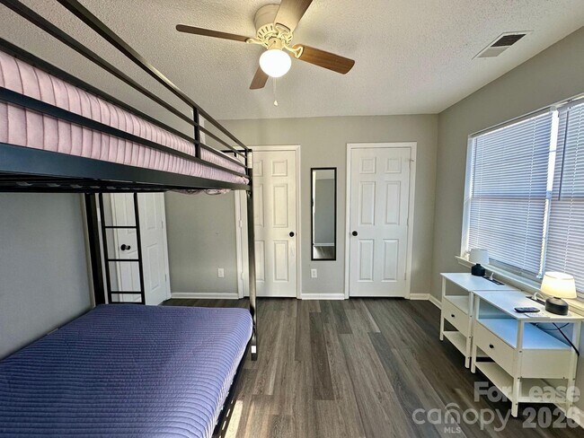 Building Photo - 9501 Pondside Ln