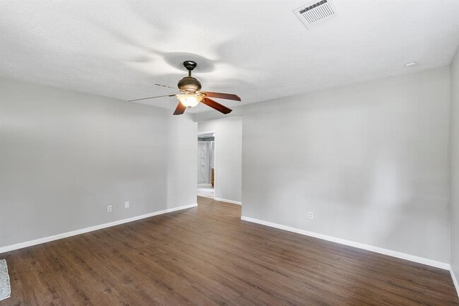 Building Photo - 14519 Oakleaf Dr