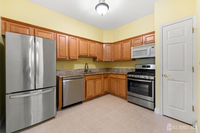 Building Photo - 540 Cranbury Rd