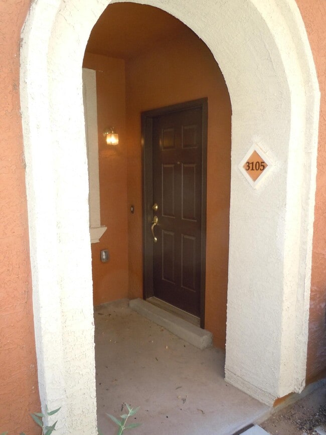 Building Photo - 601 Menaul Blvd NE