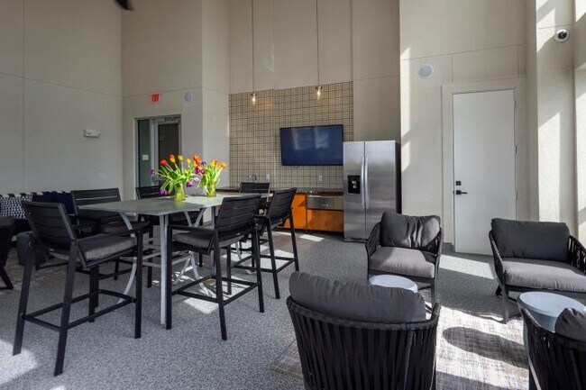 Building Photo - 1 bedroom in Houston TX 77007