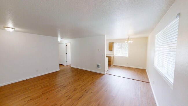 Building Photo - 618 NE 93rd Ave